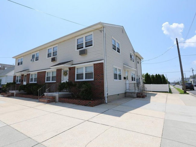 30 N Coolidge Ave, Unit YEARLY in Margate City, NJ - Building Photo - Building Photo