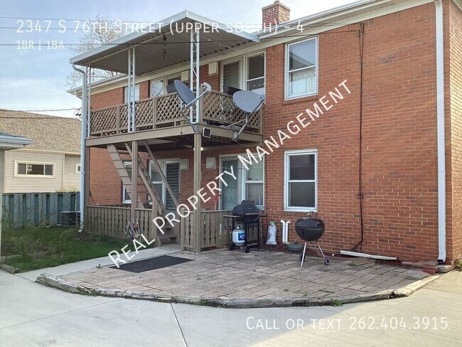 2347 S 76th St in West Allis, WI - Building Photo - Building Photo