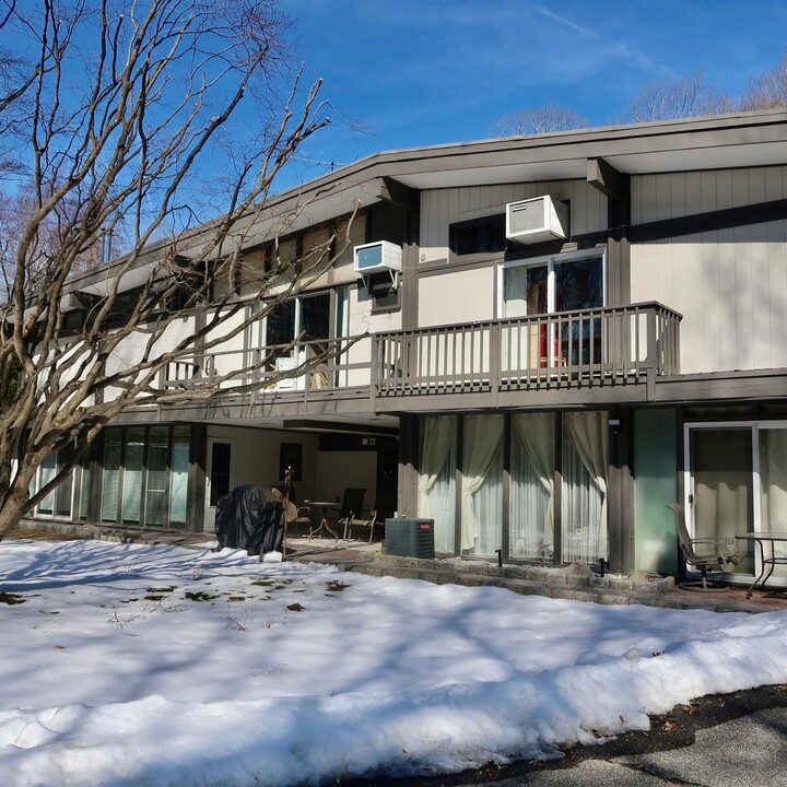 40 Westchester Ave in Pound Ridge, NY - Building Photo