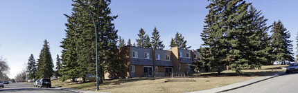 4401 33 Av SW in Calgary, AB - Building Photo - Building Photo