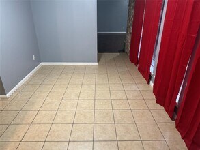 7813 S Gessner Rd in Houston, TX - Building Photo - Building Photo