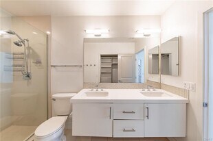 10736 Bloomfield St in Toluca Lake, CA - Building Photo