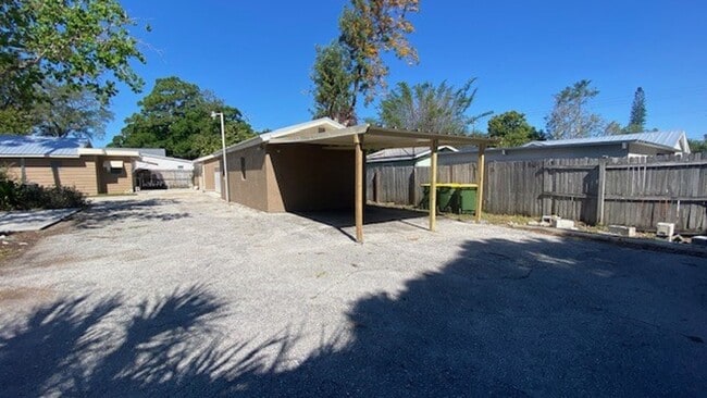 1107 Colleton Dr in Sarasota, FL - Building Photo - Building Photo