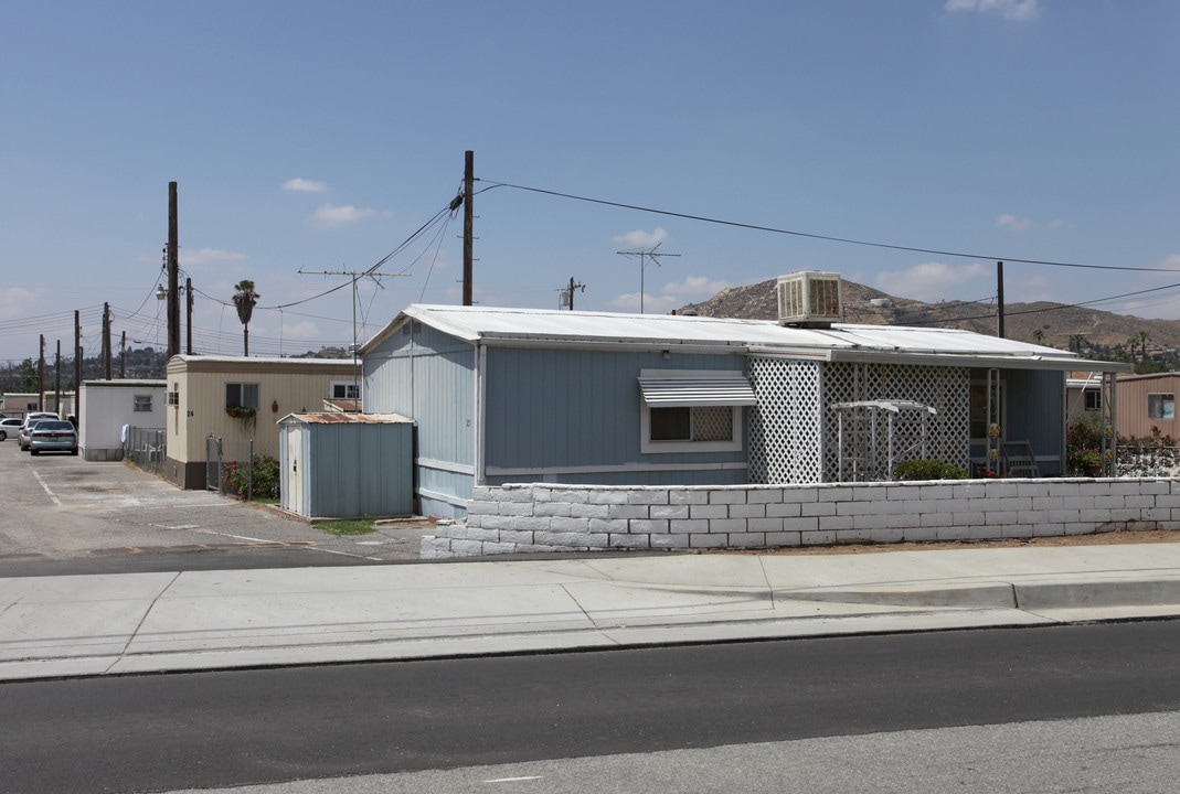 Bel-Aire Mobile Estates in Jurupa Valley, CA - Foto de edificio