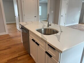 255 Salem St, Unit 2 in Medford, MA - Foto de edificio - Building Photo