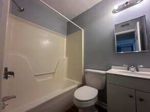 1225 New Hope Ln, Unit B in Winston-Salem, NC - Foto de edificio - Building Photo