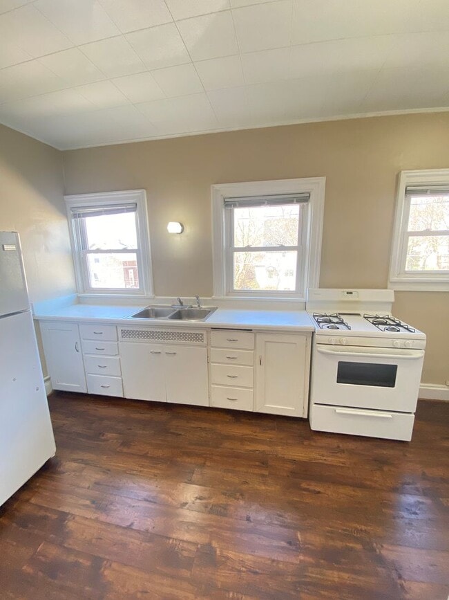 217 W Irving Ave in Oshkosh, WI - Building Photo - Building Photo