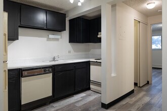 Iris in Arvada, CO - Foto de edificio - Interior Photo