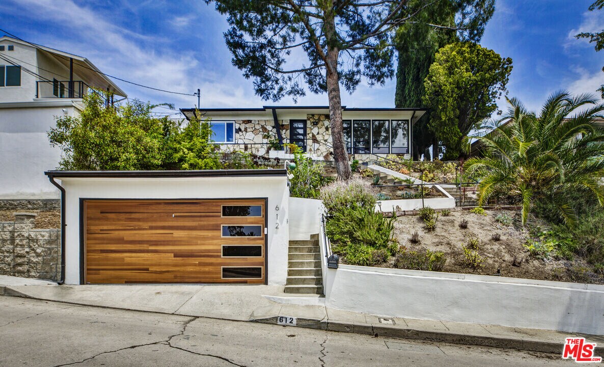 612 Luton Dr in Glendale, CA - Building Photo