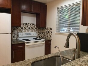 14644 NE 80th Pl in Redmond, WA - Building Photo - Building Photo