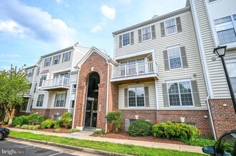46893 Eaton Terrace in Sterling, VA - Building Photo - Building Photo