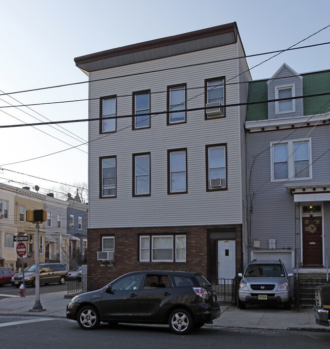 283 Webster Ave in Jersey City, NJ - Foto de edificio - Building Photo