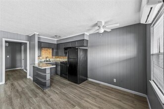 1585 N Mill St in Lewisville, TX - Building Photo - Building Photo