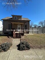 121 Hackett St in Beloit, WI - Building Photo