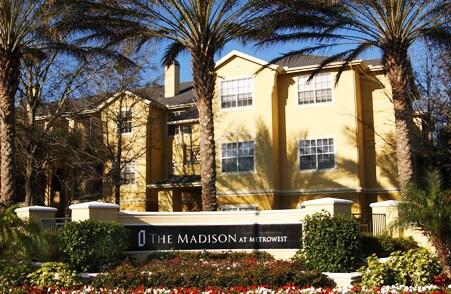 2598 Robert Trent Jones Dr in Orlando, FL - Foto de edificio