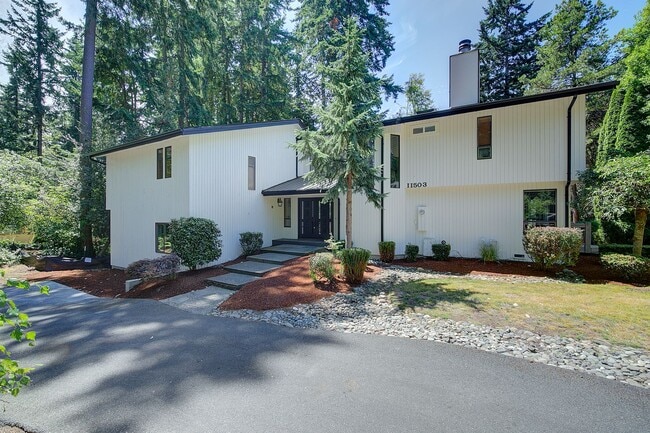 property at 11503 Juanita Dr NE