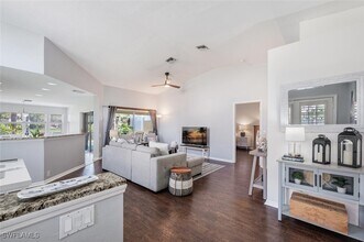 641 St Andrews Blvd in Naples, FL - Foto de edificio - Building Photo