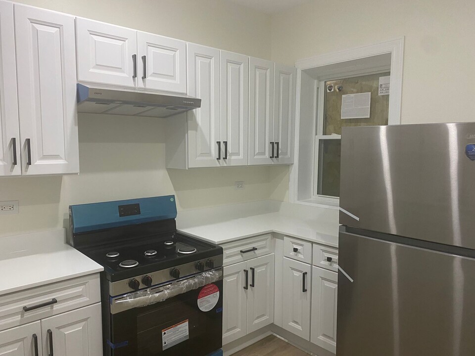 7037 S Elizabeth St in Chicago, IL - Building Photo