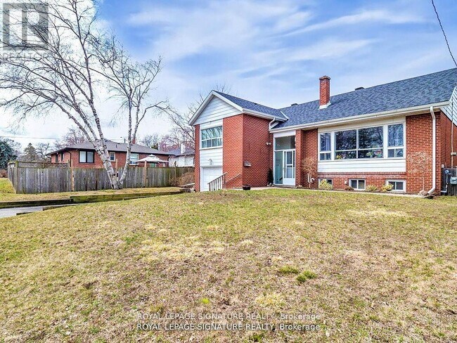 1821 Christopher Rd in Mississauga, ON - Building Photo - Building Photo