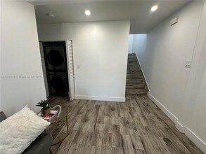 2275 NW 30th St in Miami, FL - Building Photo - Building Photo