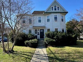 26 Burtis Ave in Oyster Bay, NY - Building Photo