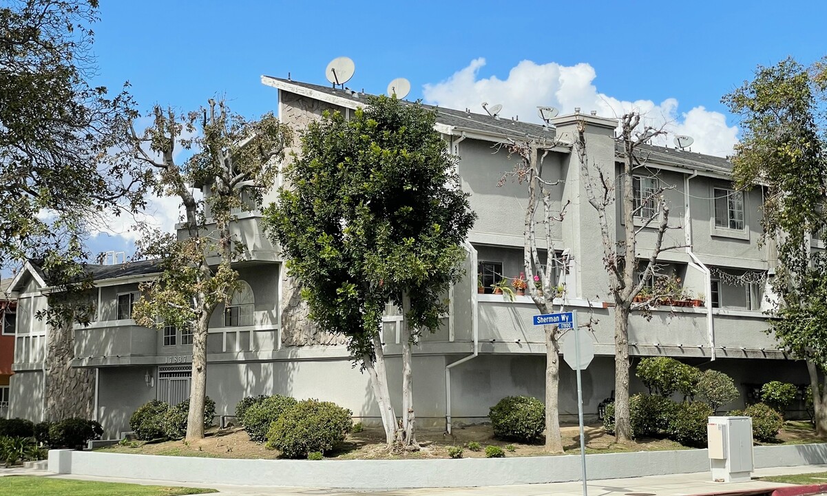 17837 Sherman Way in Reseda, CA - Building Photo