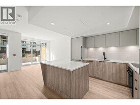 755 Harbourside Dr in North Vancouver, BC - Building Photo