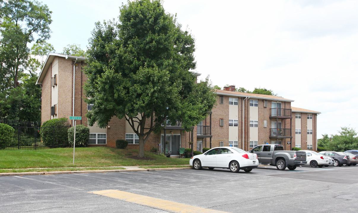 Woodcrest Apartments in Glen Burnie, MD - Foto de edificio