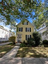 285 Richards Ave in Portsmouth, NH - Building Photo