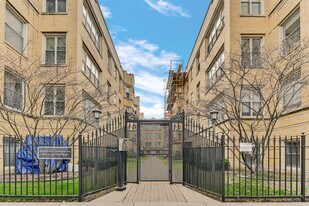 5454 S Cornell Ave in Chicago, IL - Building Photo