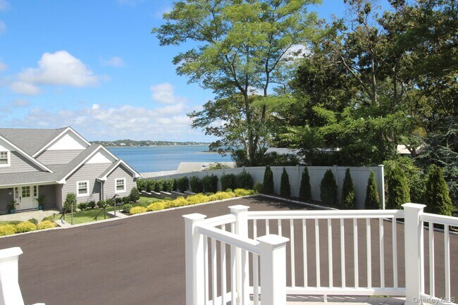 47A Lynn Ave in Hampton Bays, NY - Building Photo - Building Photo