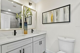 2713 Renatta Dr in Belleair Bluffs, FL - Foto de edificio - Building Photo