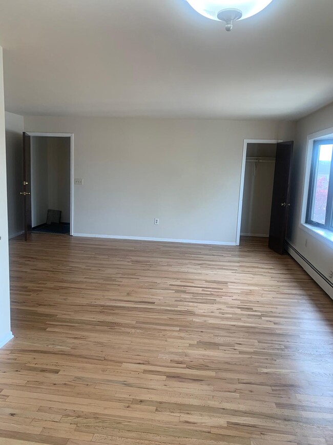 615 McCandless Pl in Linden, NJ - Foto de edificio - Building Photo