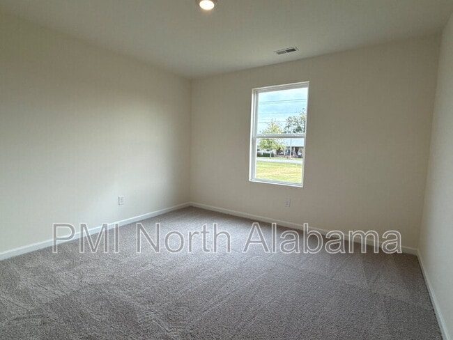 112 Vulcan St in Owens Cross Roads, AL - Foto de edificio - Building Photo