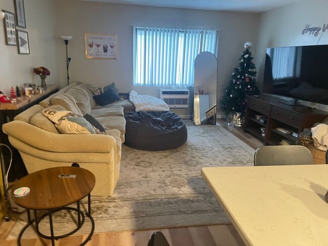 616 E College Ave in State College, PA - Building Photo - Building Photo