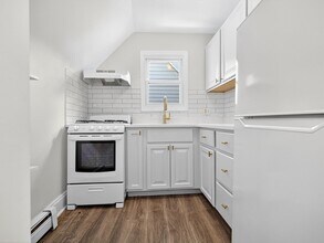 425 Medford St, Unit 3 in Somerville, MA - Building Photo - Building Photo