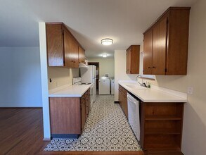 527 Wells Ave N, Unit 527 Wells Ave in Renton, WA - Foto de edificio - Building Photo