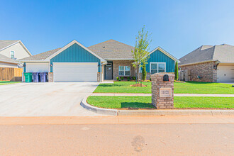 658 SW 11th St in Moore, OK - Building Photo - Building Photo