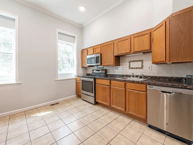 property at 951 N 6th St