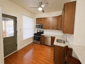 2502 N Kedzie Blvd in Chicago, IL - Building Photo - Building Photo