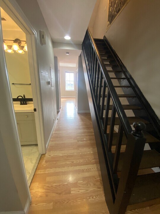 915 Geyer Ave in St. Louis, MO - Building Photo