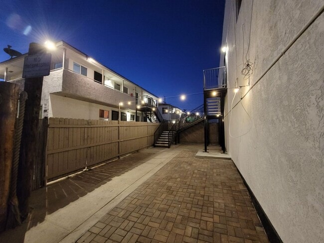 2284 Kearney Ave in San Diego, CA - Foto de edificio - Building Photo