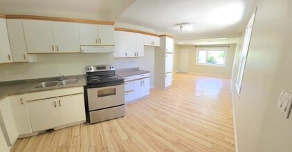 82 Hindley Ave in Winnipeg, MB - Building Photo - Building Photo