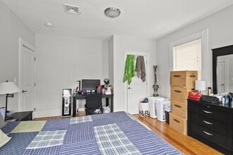 139 Adams St, Unit 2 in Waltham, MA - Building Photo - Building Photo