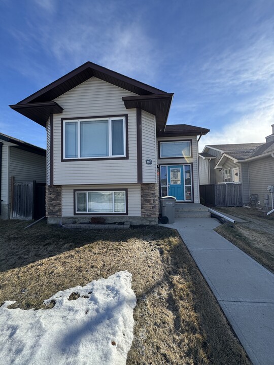 9313-9391 91 St in Grande Prairie, AB - Building Photo