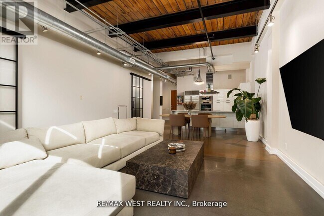 43 Hanna Ave in Toronto, ON - Building Photo - Building Photo