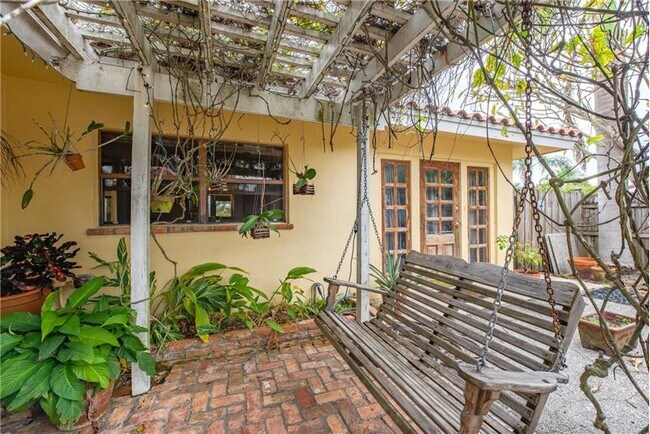 420 NE 36th St in Boca Raton, FL - Foto de edificio - Building Photo