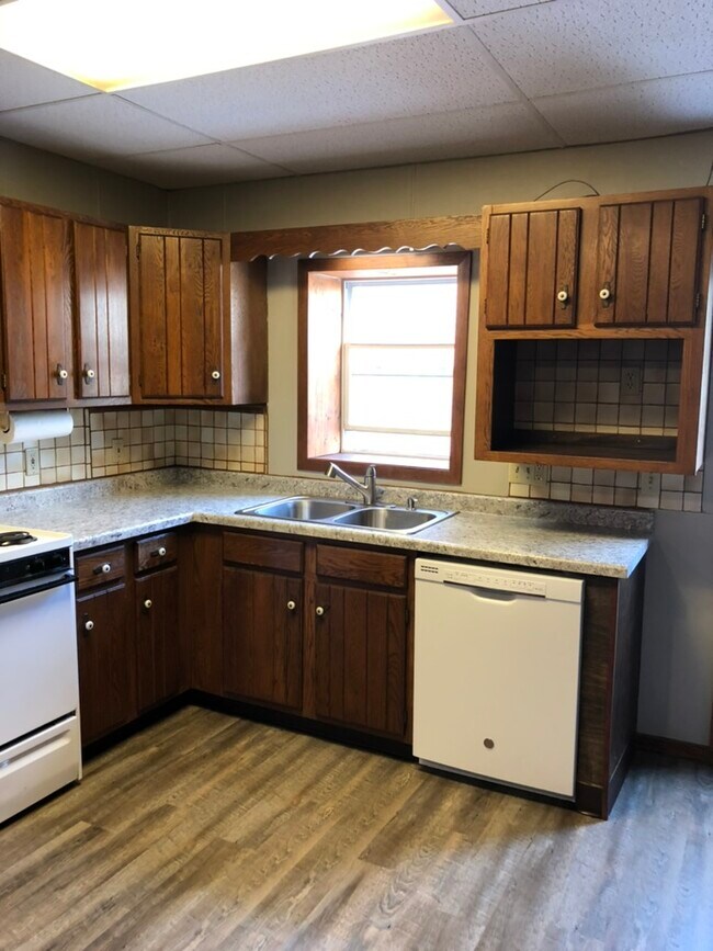 60 W Main St, Unit Apt.3 in Platteville, WI - Building Photo - Building Photo