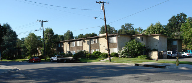 Newhall Terrace Apartments in Newhall, CA - Building Photo - Building Photo