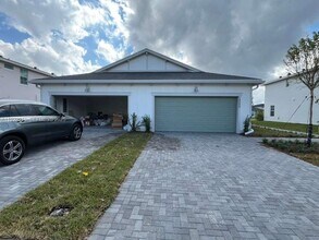 19600 Whispering Creek Rd in Loxahatchee, FL - Building Photo - Building Photo